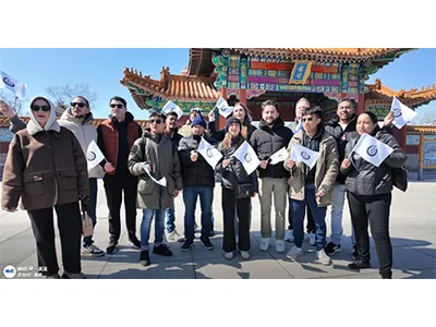 Ei, mes kalbame standartine kinų kalba! ~ Hebei turizmo skatinimo šūkis